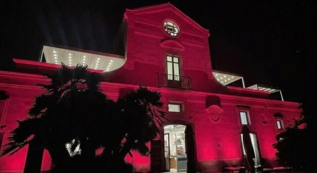 Pompei aderisce alla Giornata della Meraviglia: la Casina dell’Aquila si illumina di amaranto